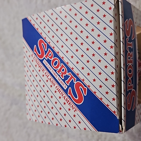 NWOT NEBRASKA HUSKIES CHRISTMAS ORNAMENT - Picture 4 of 4